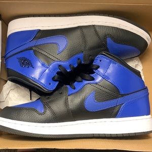 Hyper royal Jordan 1s